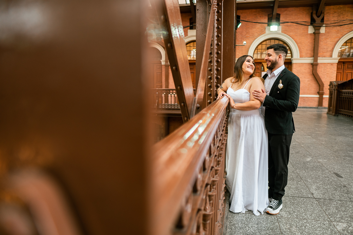 prewedding.criativo.2023.casamento2023.preweddingnomc.preweddingnomuseudoipiranga.preweddingnaestacãodaluz.casaldivertido.noivacriativa.fotografodesãopaulo