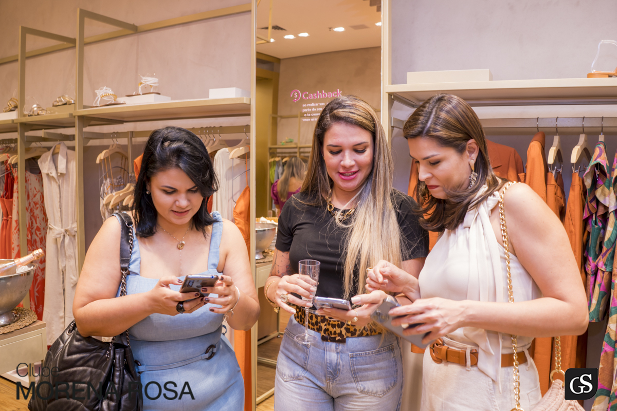 Dando as boas-vindas a uma nova estação, a Clube Morena Rosa BELEM PA BOULEVARD SHOPPING nova coleção,  vibre as cores que existem em você. Em um mix complementar de cores vibrantes e estampas exclusivas que trazem o frescor da temporada,