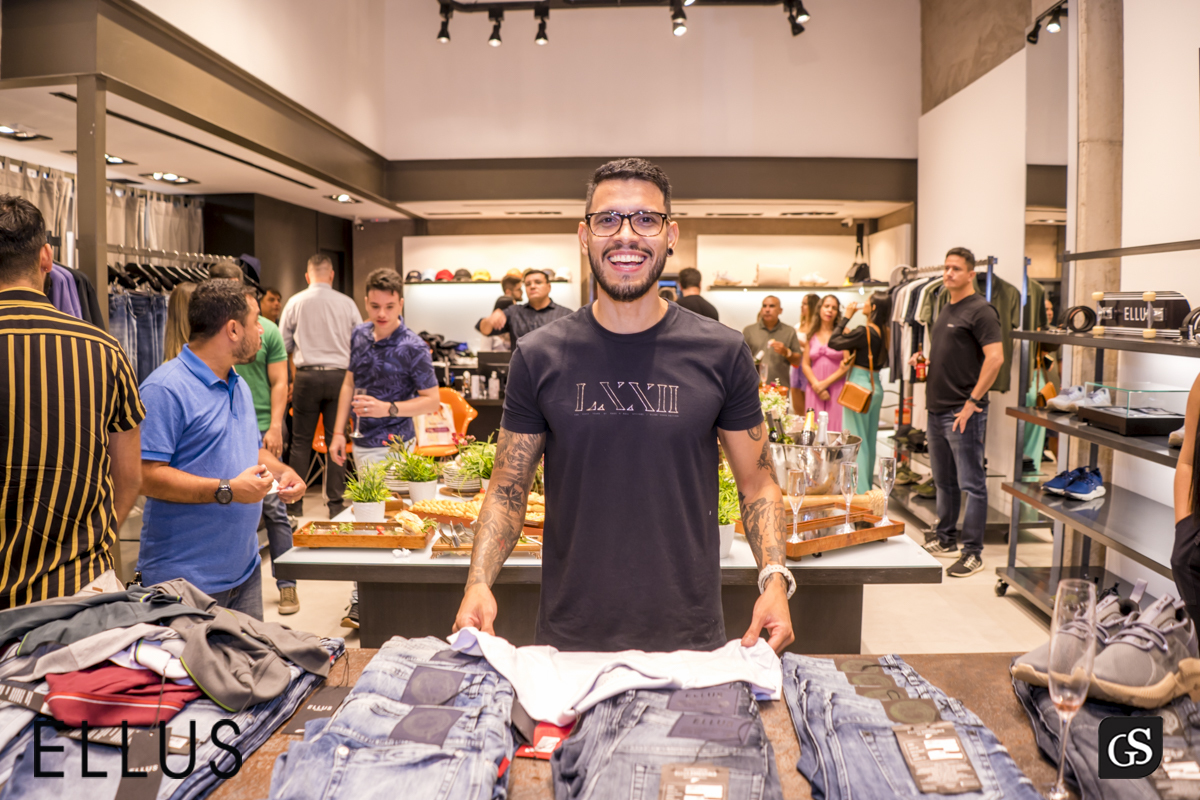 A Ellus foi criada em 1972 pelo empresário Nelson Alvarenga e hoje comercializa suas peças de estilo urbano e jovem em suas lojas espalhadas por todo o Brasil,BOULEVARD SHOPPING BELEM PA