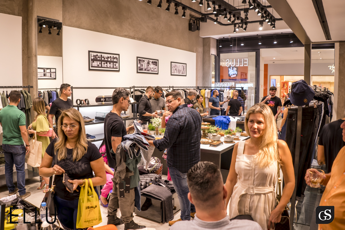 A Ellus foi criada em 1972 pelo empresário Nelson Alvarenga e hoje comercializa suas peças de estilo urbano e jovem em suas lojas espalhadas por todo o Brasil,BOULEVARD SHOPPING BELEM PA