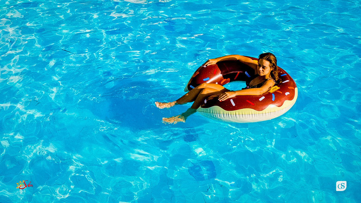 mulher na Bia hotel solar salinópolis pa Salinas beach praias de Salinas verão julho 2020