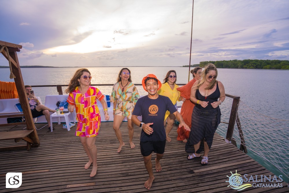 SUN SET SALINAS  CATAMARÃS SALINOPOLIS PARA CATAMARAN PRAIA BEACH PASSEIO POR DO SOL FESTA HALLOWEEN MAR GENTE BONITA MULHERES FAMILIA LINDAS FOTOGRAFO PARAENSE GUI SAMPAIO FINAL DE TARDE AGRADAVEL TURISMO ALTO MAR FELICIDADE AMOR ALEGRIA FESTA BOA MUSICA
