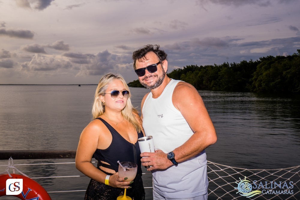 SUN SET SALINAS  CATAMARÃS SALINOPOLIS PARA CATAMARAN PRAIA BEACH PASSEIO POR DO SOL FESTA HALLOWEEN MAR GENTE BONITA MULHERES FAMILIA LINDAS FOTOGRAFO PARAENSE GUI SAMPAIO FINAL DE TARDE AGRADAVEL TURISMO ALTO MAR FELICIDADE AMOR ALEGRIA FESTA BOA MUSICA