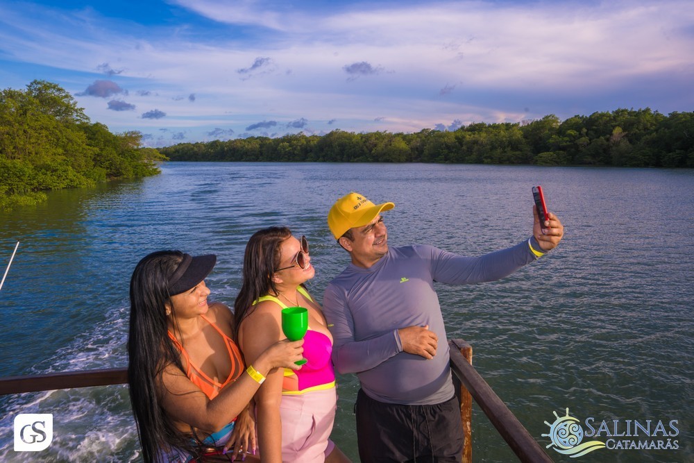 SUN SET SALINAS  CATAMARÃS SALINOPOLIS PARA CATAMARAN PRAIA BEACH PASSEIO POR DO SOL FESTA HALLOWEEN MAR GENTE BONITA MULHERES FAMILIA LINDAS FOTOGRAFO PARAENSE GUI SAMPAIO FINAL DE TARDE AGRADAVEL TURISMO ALTO MAR FELICIDADE AMOR ALEGRIA FESTA BOA MUSICA