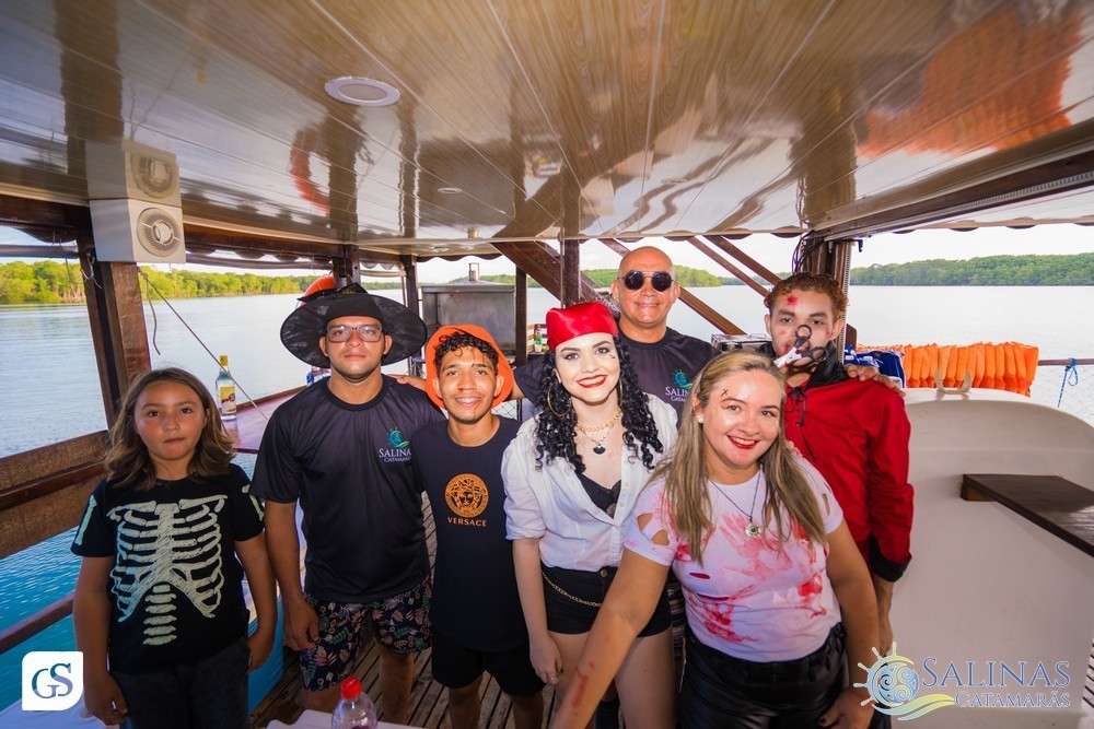 SUN SET SALINAS  CATAMARÃS SALINOPOLIS PARA CATAMARAN PRAIA BEACH PASSEIO POR DO SOL FESTA HALLOWEEN MAR GENTE BONITA MULHERES FAMILIA LINDAS FOTOGRAFO PARAENSE GUI SAMPAIO FINAL DE TARDE AGRADAVEL TURISMO ALTO MAR FELICIDADE AMOR ALEGRIA FESTA BOA MUSICA
