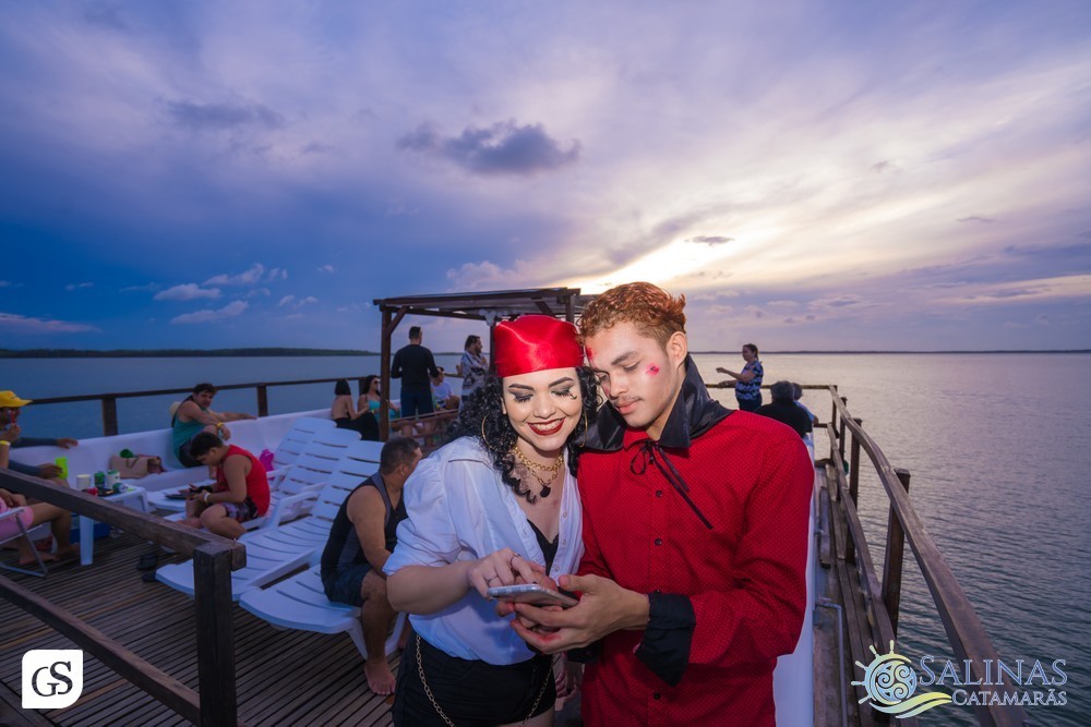 SUN SET SALINAS  CATAMARÃS SALINOPOLIS PARA CATAMARAN PRAIA BEACH PASSEIO POR DO SOL FESTA HALLOWEEN MAR GENTE BONITA MULHERES FAMILIA LINDAS FOTOGRAFO PARAENSE GUI SAMPAIO FINAL DE TARDE AGRADAVEL TURISMO ALTO MAR FELICIDADE AMOR ALEGRIA FESTA BOA MUSICA