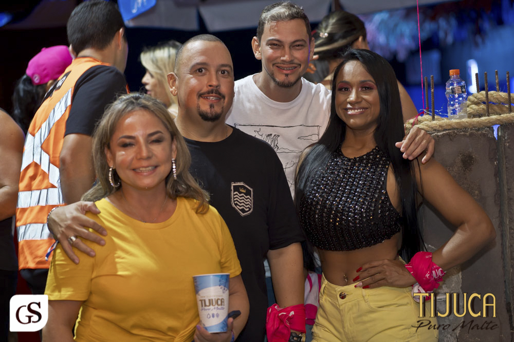 bloco FICA COMIGO carnaval 2022 belem para patrocínio cerveja Tijuca puro malte fotografo paraense Gui Sampaio shows e eventos por belem mulheres bonitas paraenses  folia