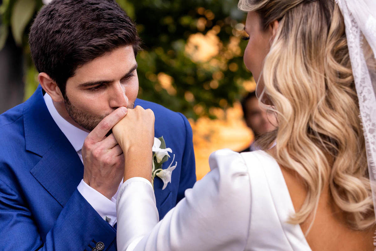 beijo nas alianças casamento fernanda e ricardo, fotografo de casamento ribeirão preto