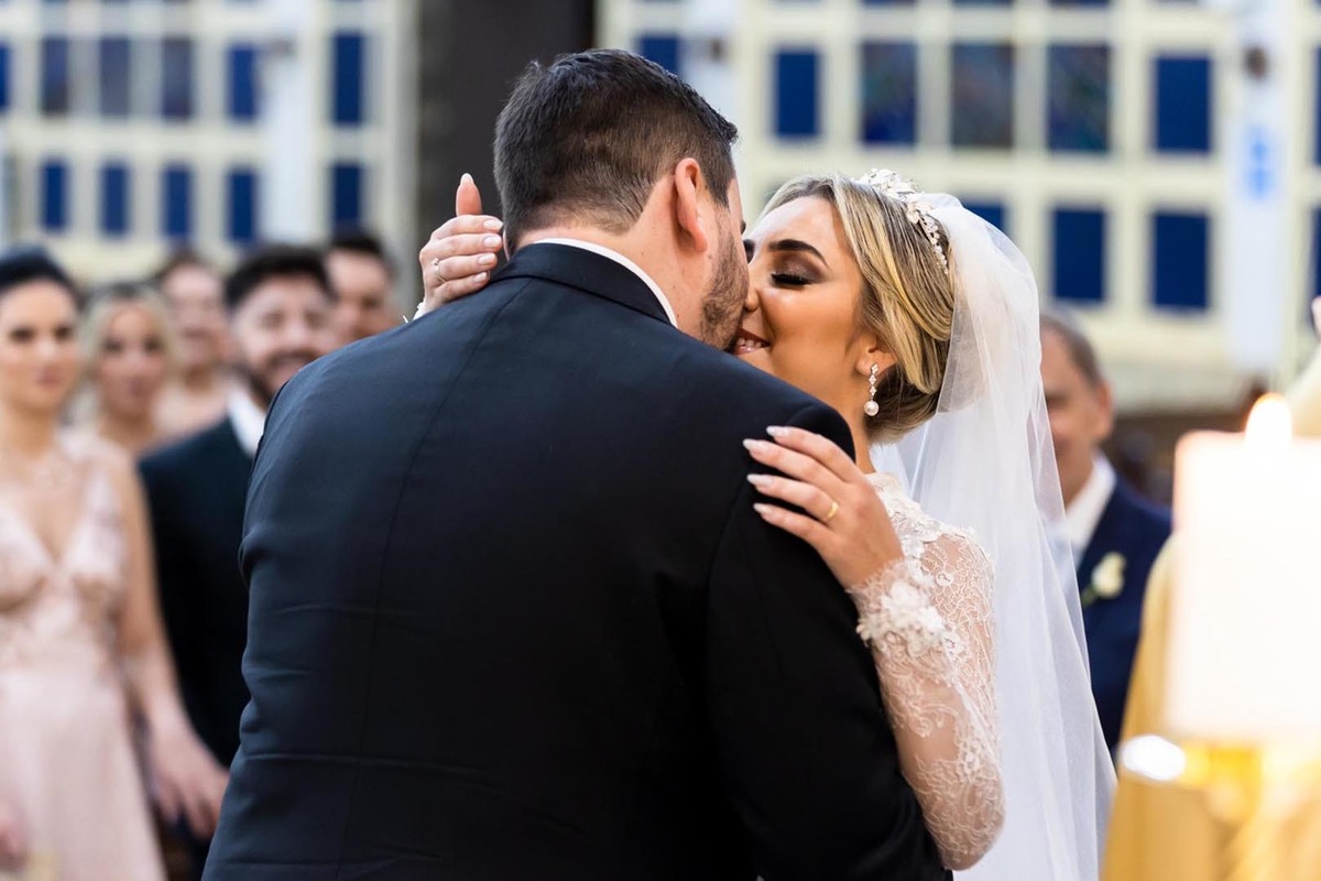 beijo casamento no santuario Nossa Senhora Aparecida em Ribeirão Preto SP