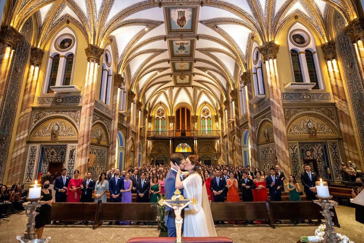 beijo da noiva na igreja Nossa Senhora do Rosário Vila Tibério Ribeirão Preto, igreja linda