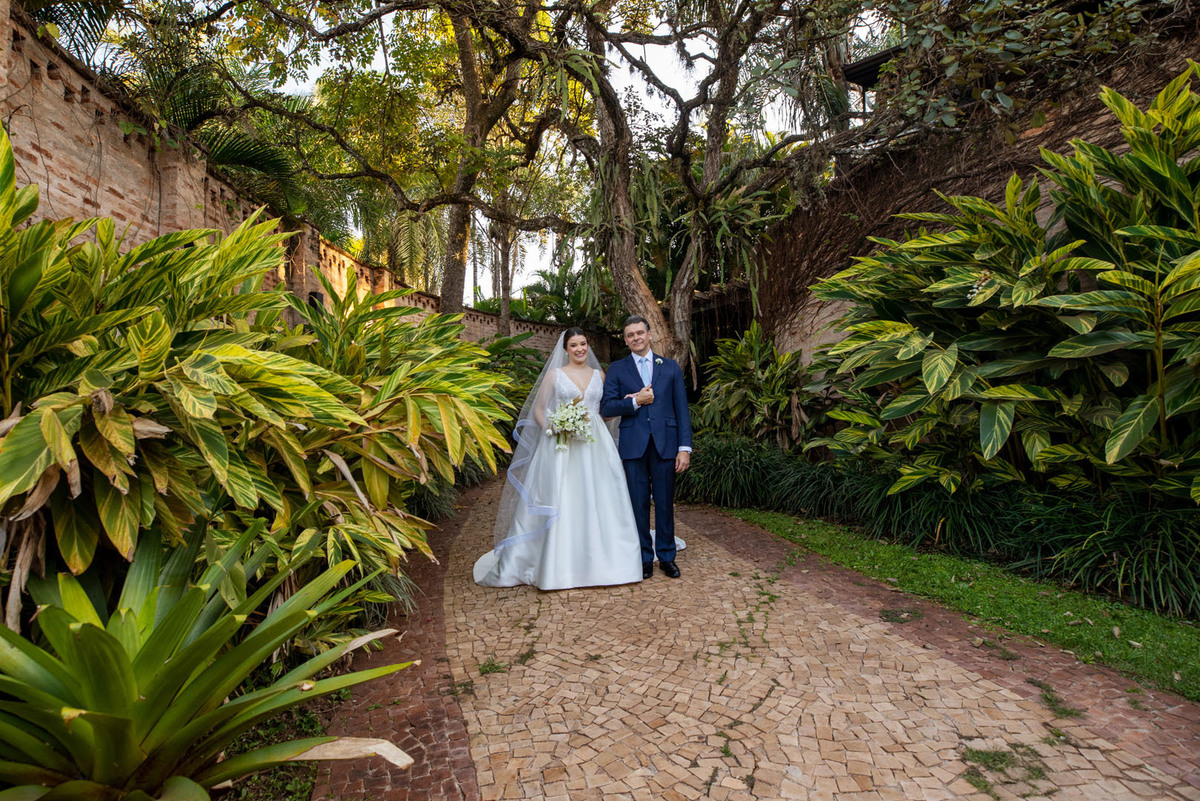 noiva a caminho do altar na casa de campo em ribeirao preto