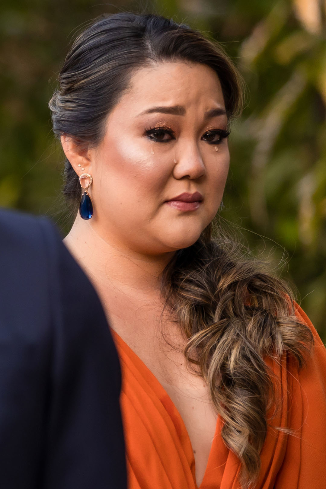 emoção da madrinha de casamento na casa de campo em Rib Preto