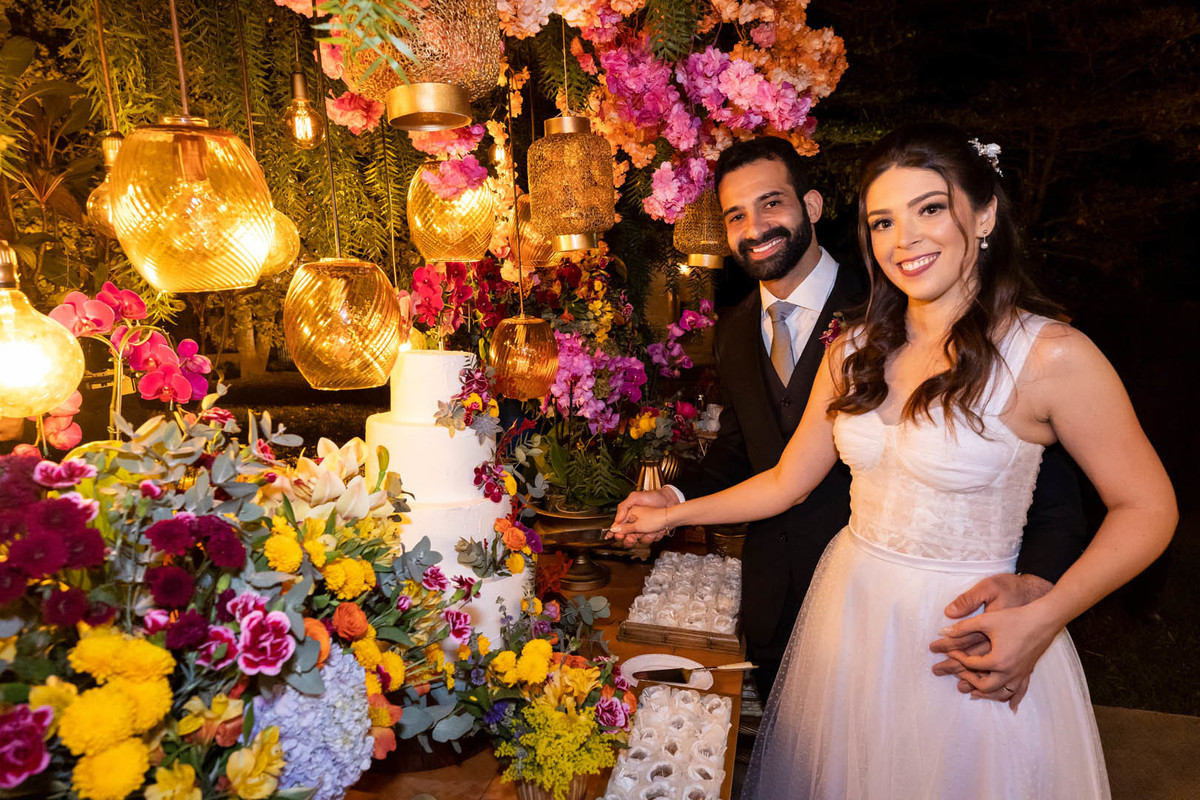 corte do bolo casamento Chácara Dona Amélia – Uberaba/MG