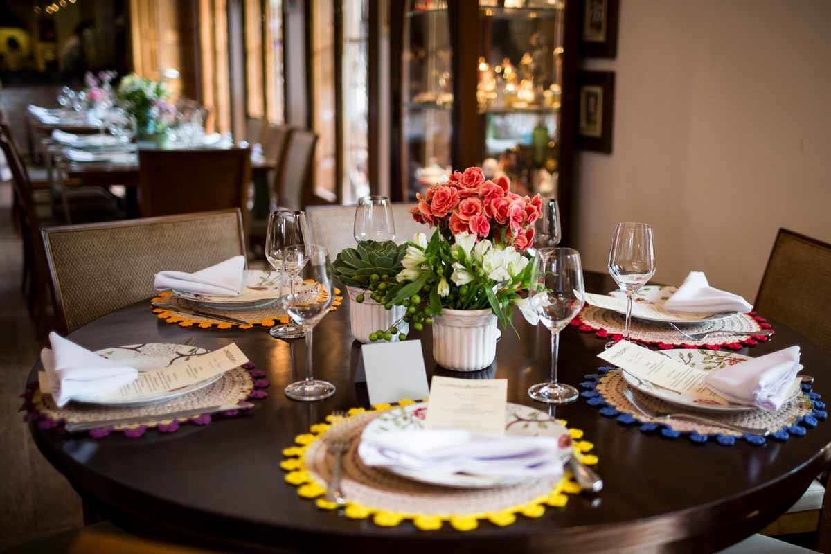 mesa pronta para casamento de Nayra e Gustavo no Amici Ristorante em Ribeirão Preto - SP