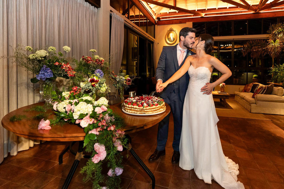 corte do bolo casamento intimista