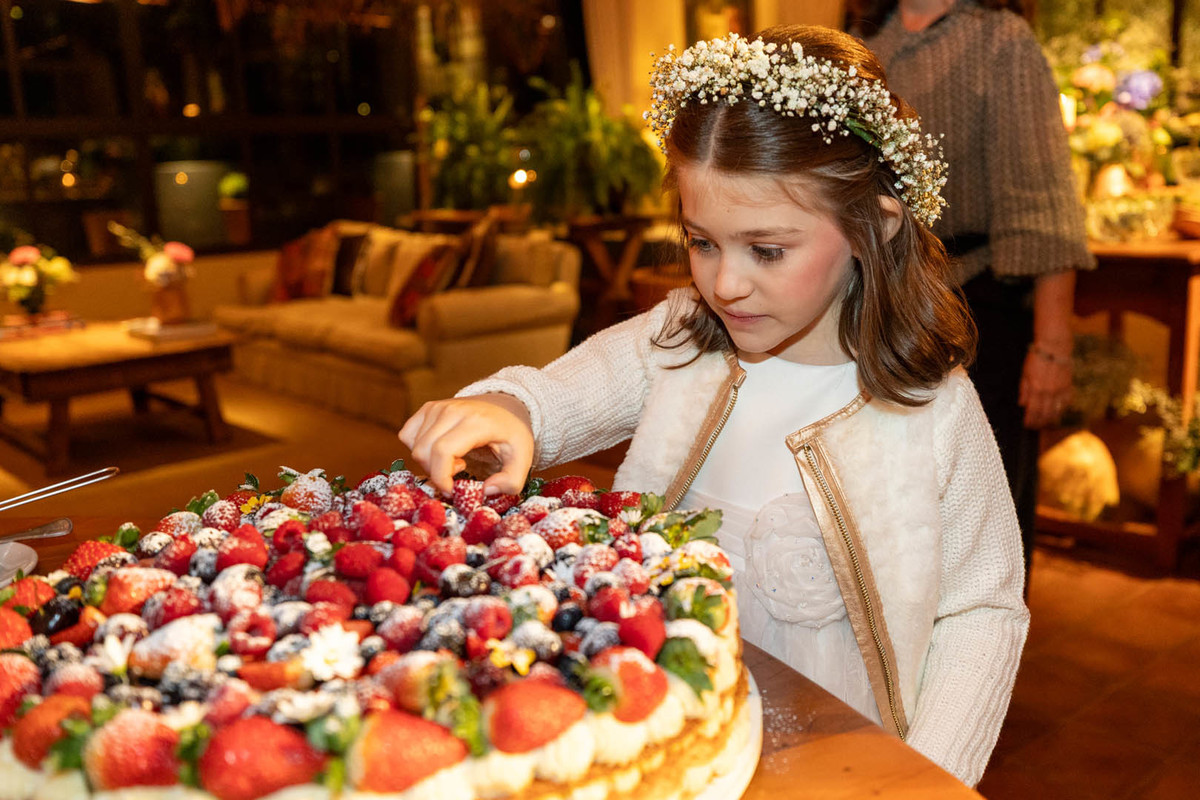 noivinha roubando cereja do bolo