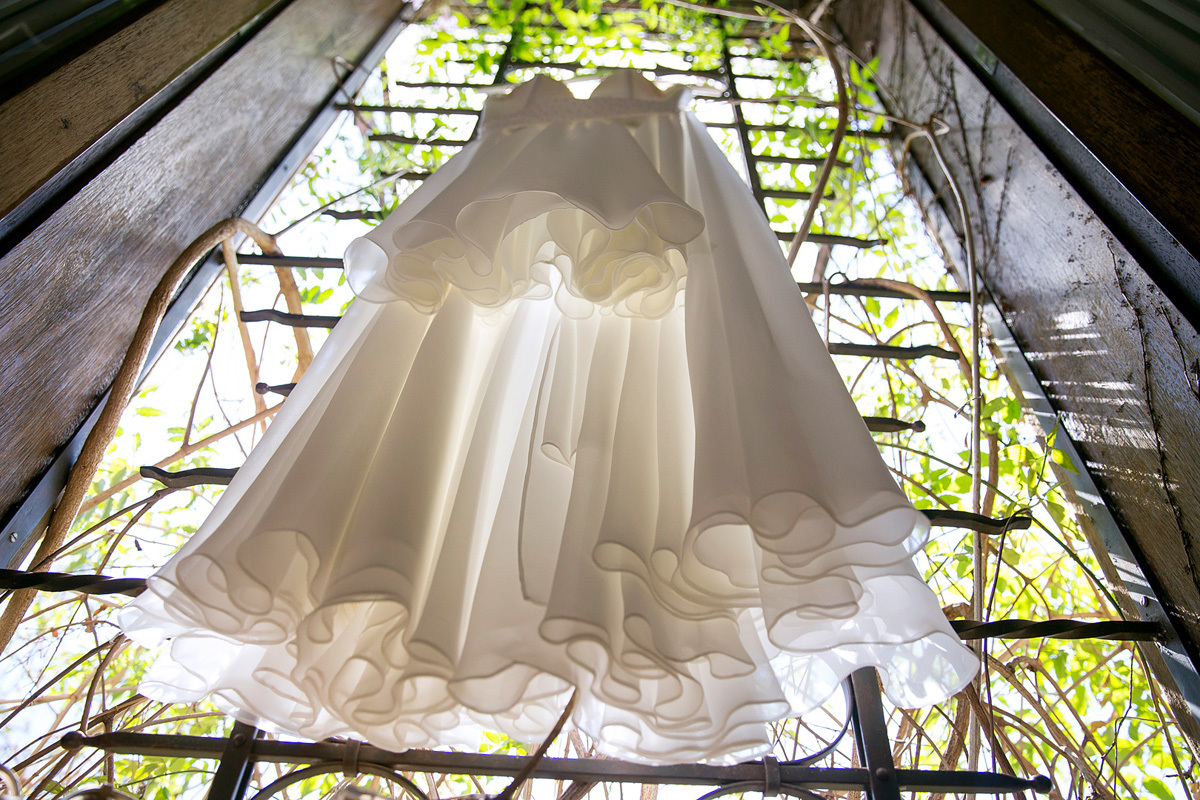 lindo vestido de noiva na janela Restaurante Amici Ribeirão Preto - SP