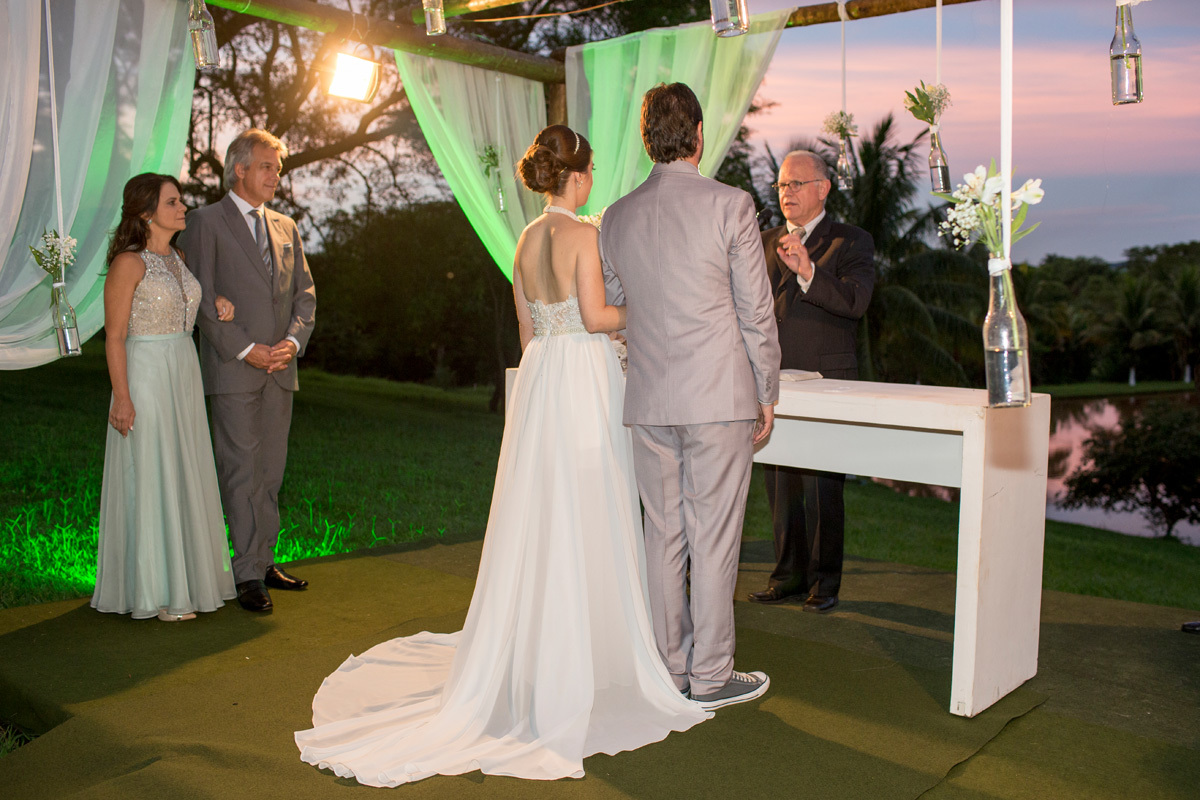 fotos dos noivos no altar