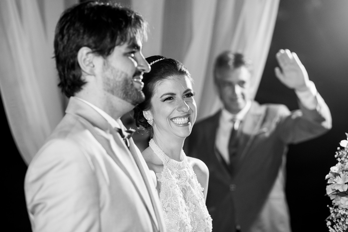 benção e sorriso dos noivos