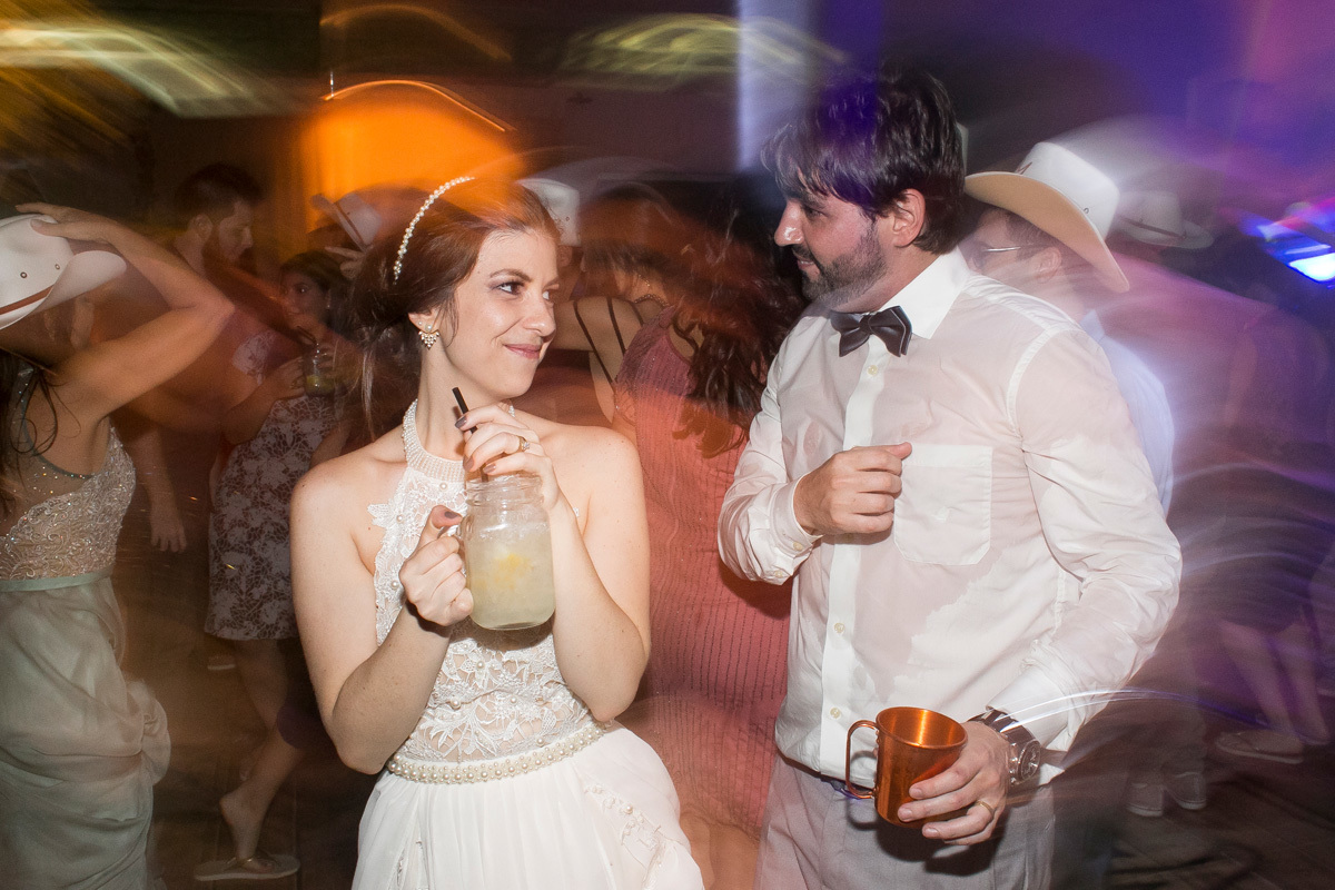 noivo e noiva na festa de casamento no Espaço Uirapuru em Ribeirão Preto - SP