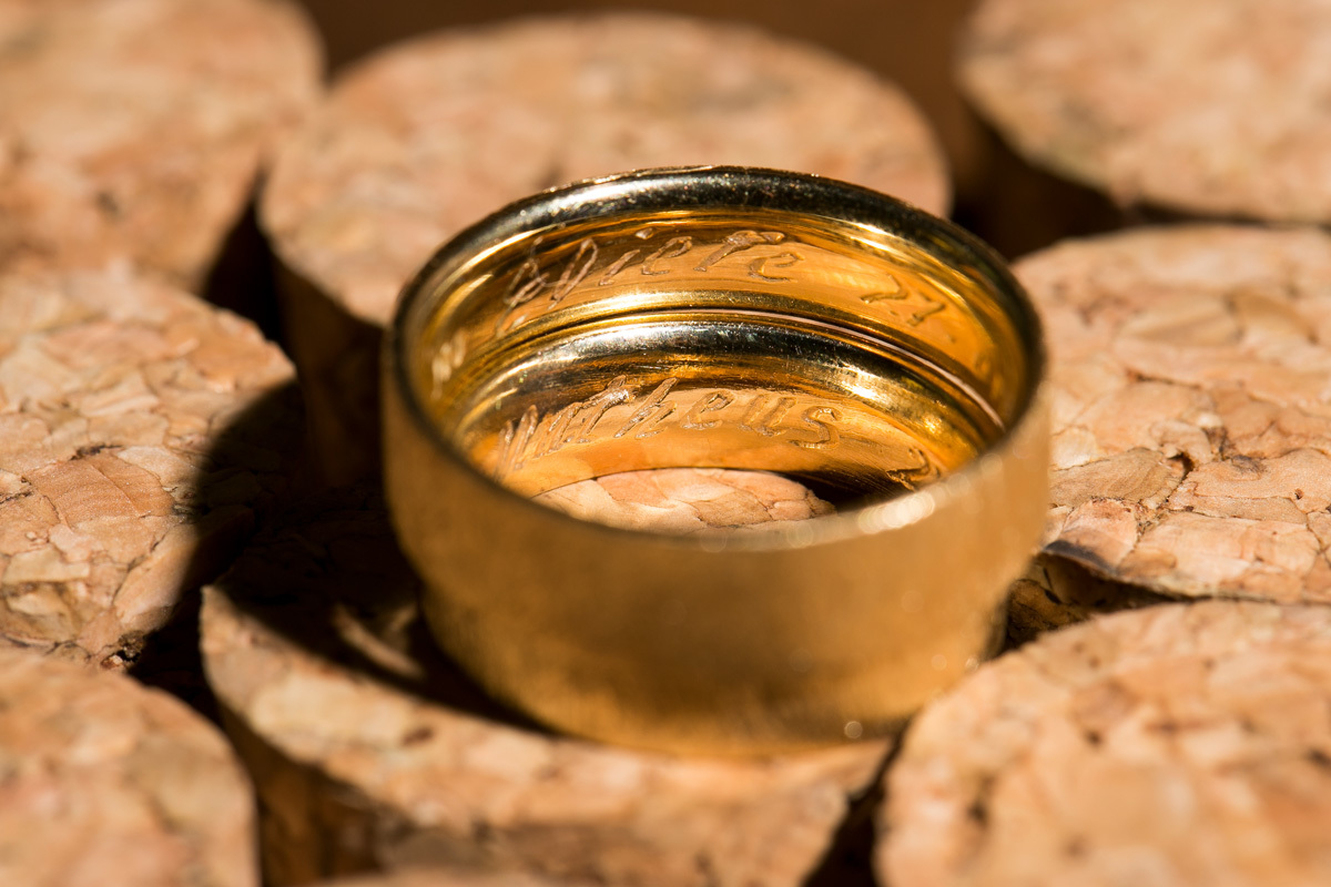 foto do detalhe das alianças de casamento da Eliete e Matheus no Espaço Uirapuru
