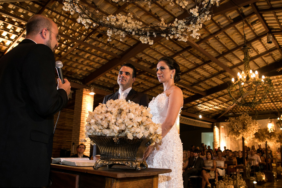 linda cerimônia de casamento no Espaço Garden Village em Ribeirão Preto - SP