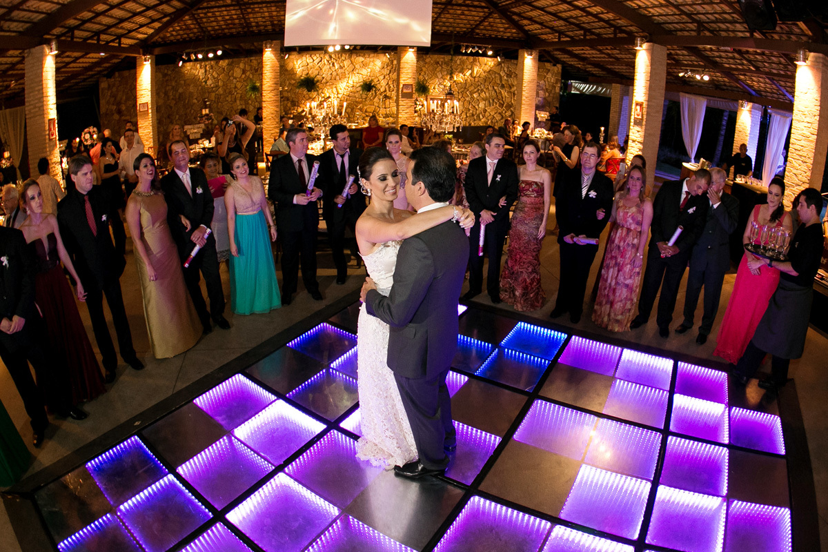 valsa dos noivos com pista de led no Espaço Garden Village em Ribeirão Preto - SP