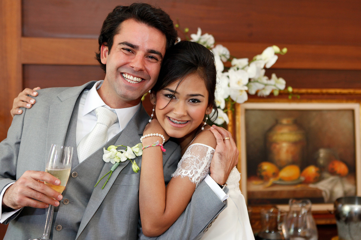 Noivo com sua linda filha Maju na recepção de seu casamento