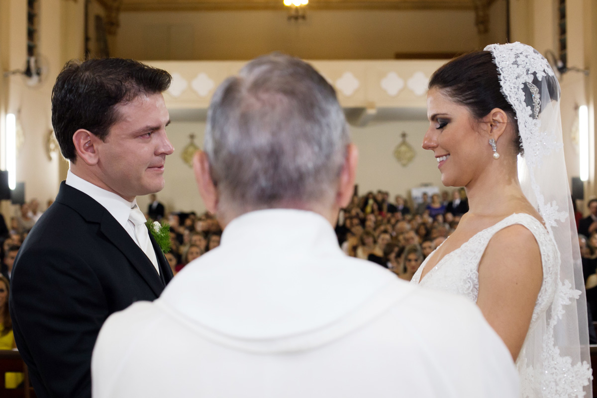 voto dos noivos na capela Estigmatinos no interior de São Paulo