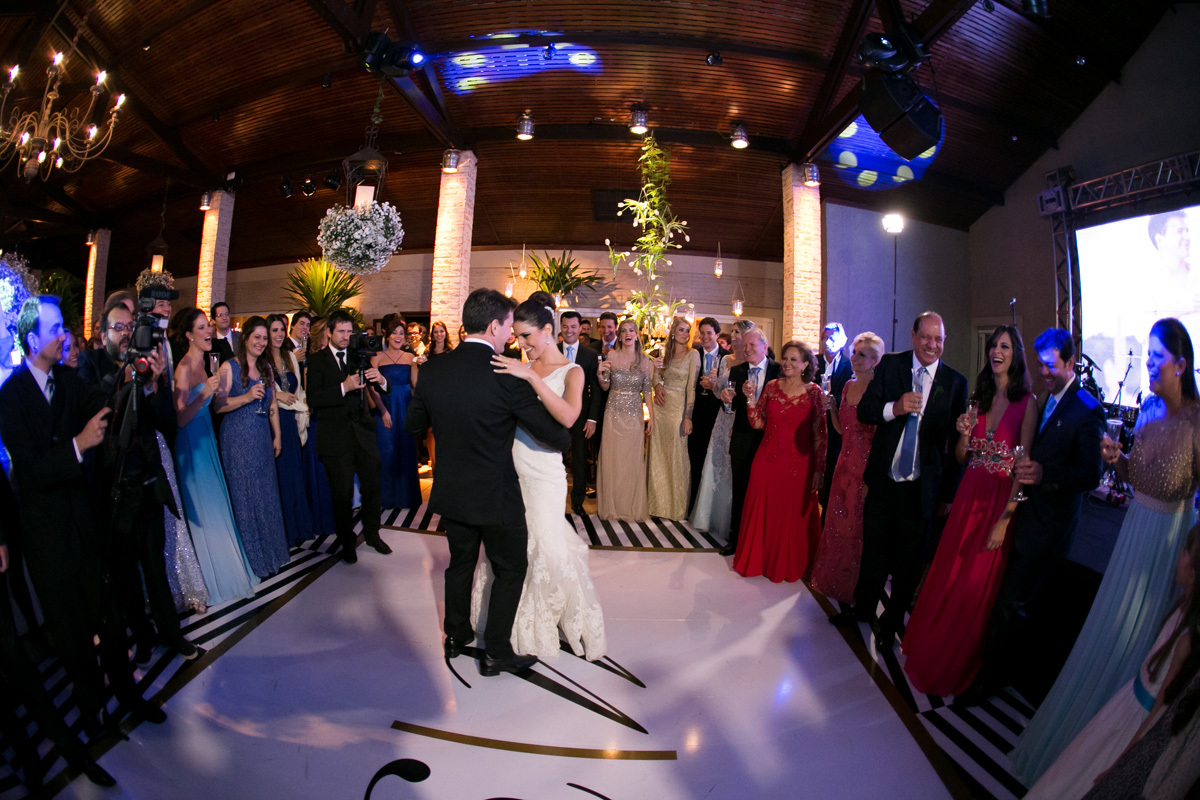 noivos dançando valsa no casamento. Fotos do Fotografo de Casamento em Ribeirão Preto, Leandro Frin