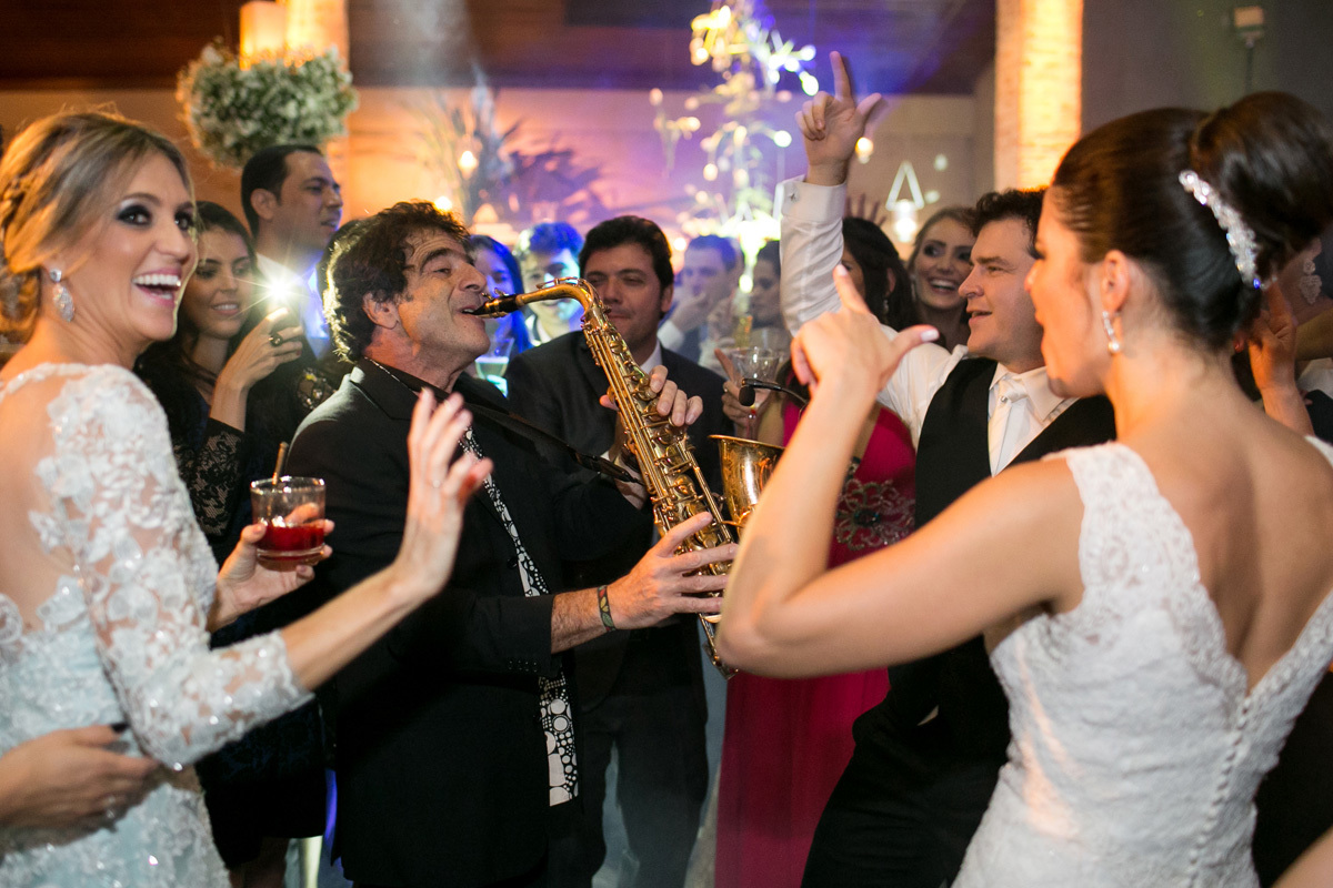 George Israel tocou muito seu sax na festa de casamento.