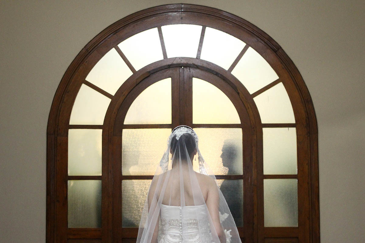 momentos antes da entrada da noiva em seu casamento na capela Estigmatinos em Ribeirão Preto - SP