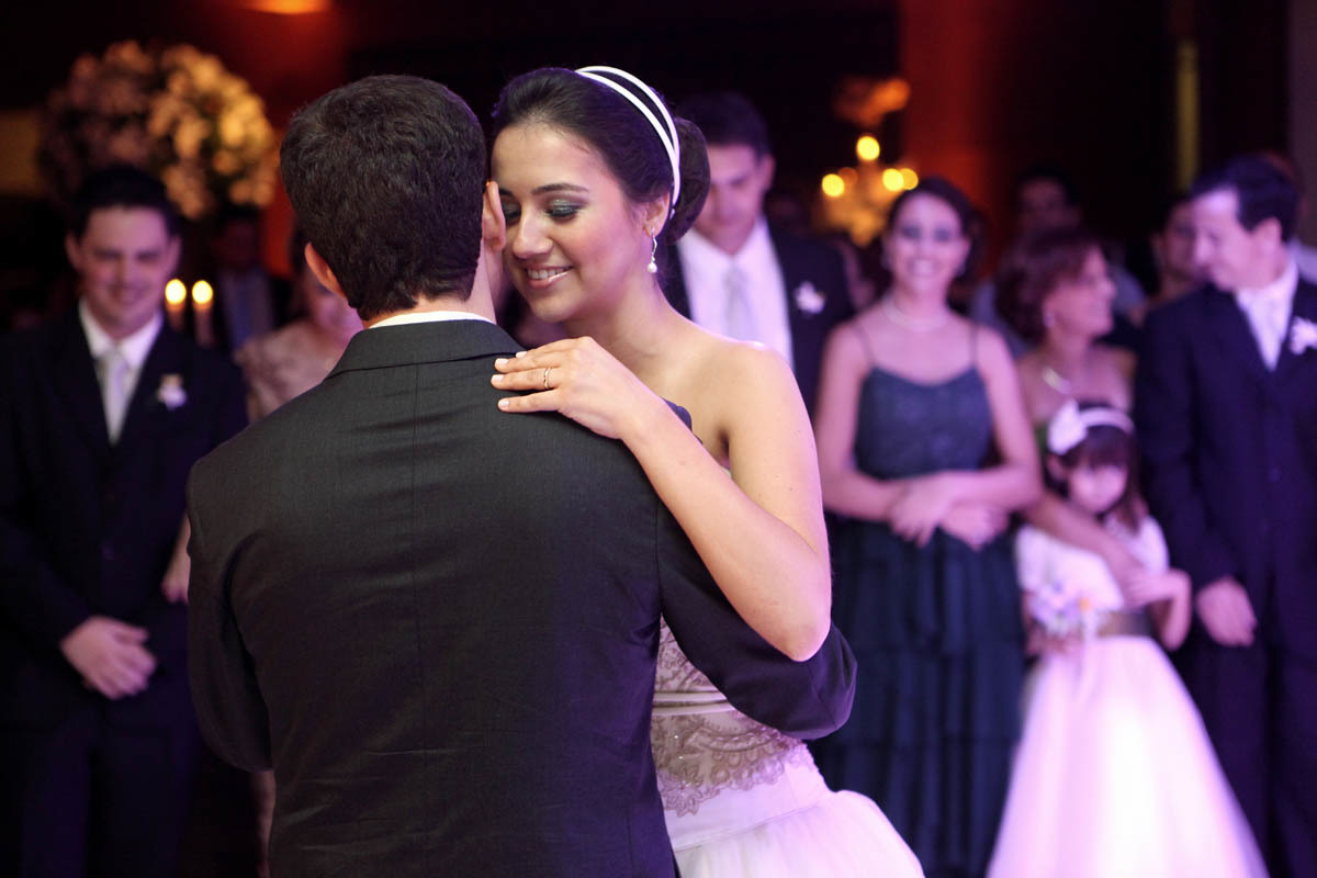 noivos dançando a valsa no casamento da Juliana e do Fábio no Renato Aguiar, Ribeirão Preto - SP