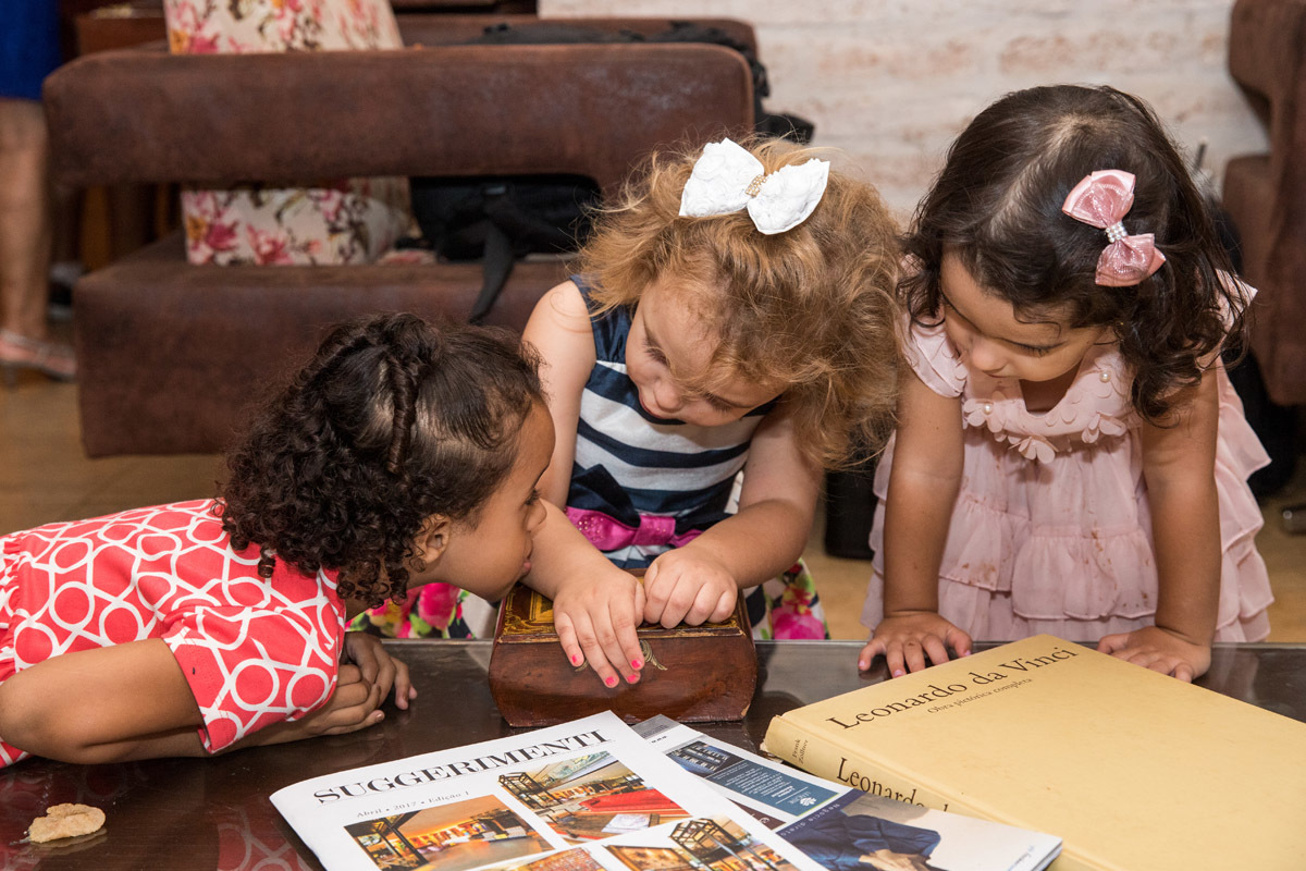 crianças brincando na recepção do casamento da Andréia e Julio no Amici Ristorante