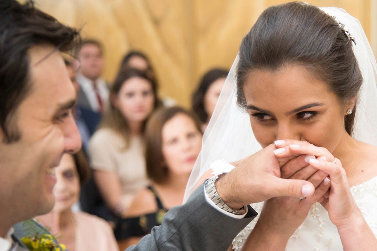 beijo na aliança em um casamento em Mococa - SP