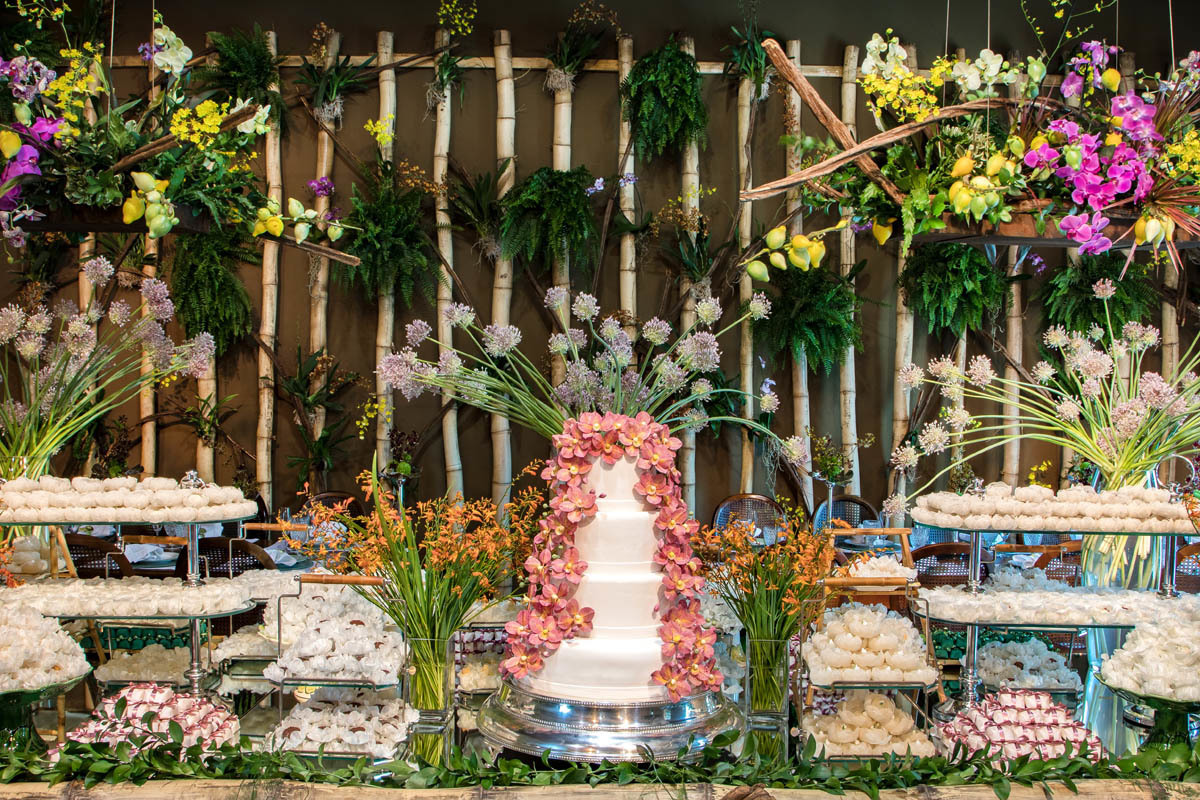 fotos decoração e mesa do bolo em um casamento lindo