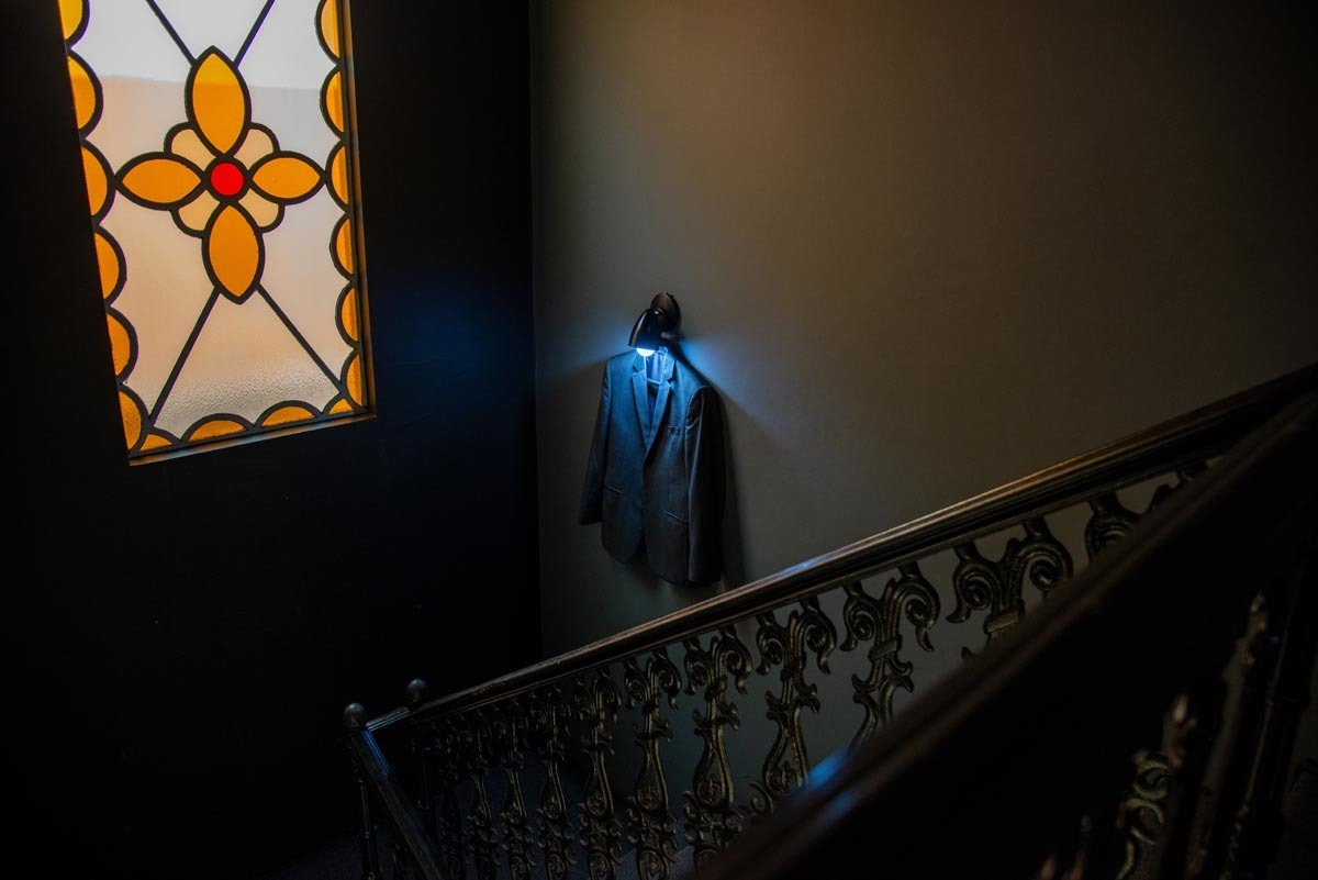 terno pendurado na luminária