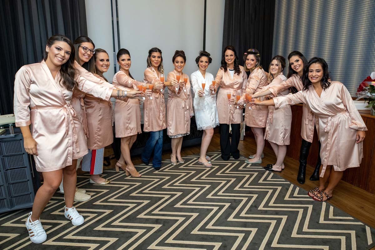 brinde das madrinhas no casamento da Carolina e Gustavo, Platino Cabeleleiros