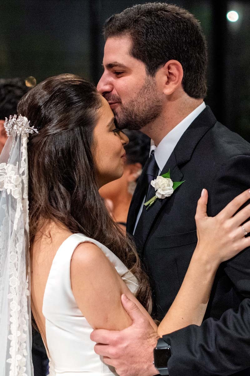 beijo do irmão da noiva na noiva Carolina, Espaço Golf
