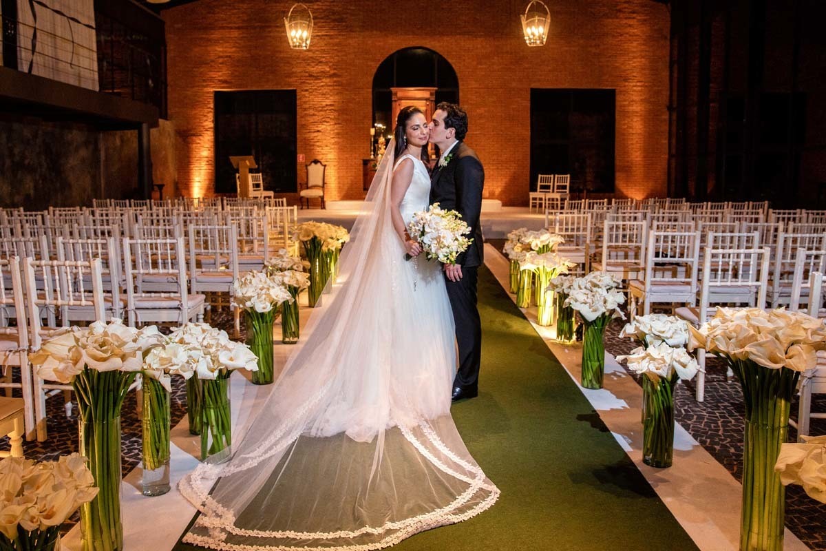 beijo na noiva, casamento Carolina e Gustavo Espaço Golf