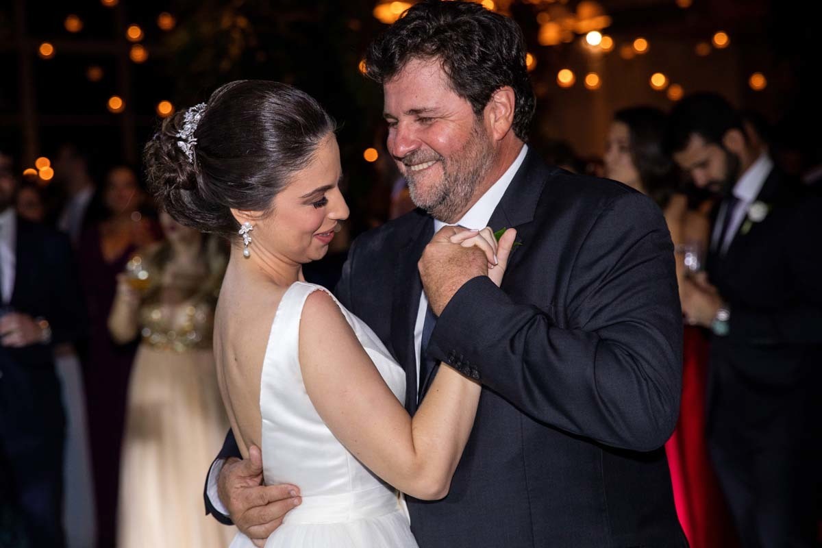 noiva dançando com seu pai, Casamento Ribeirão Preto Espaço Golf