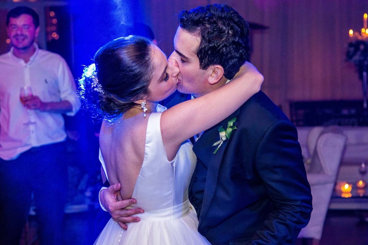 beijo dos noivos em Ribeirão Preto SP, casamento Espaço Golf, Foto Leandro Frin Fotografias