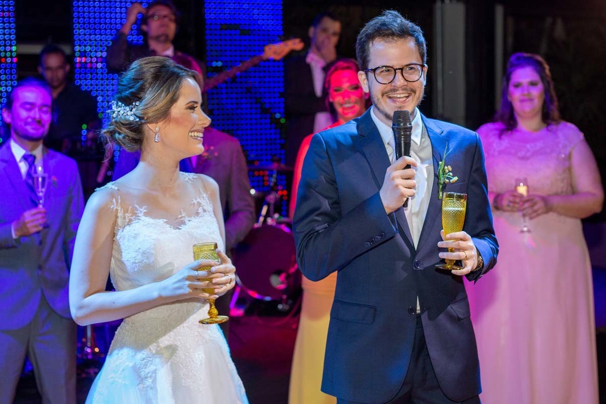 noivos felizes, pista de led villa do lago