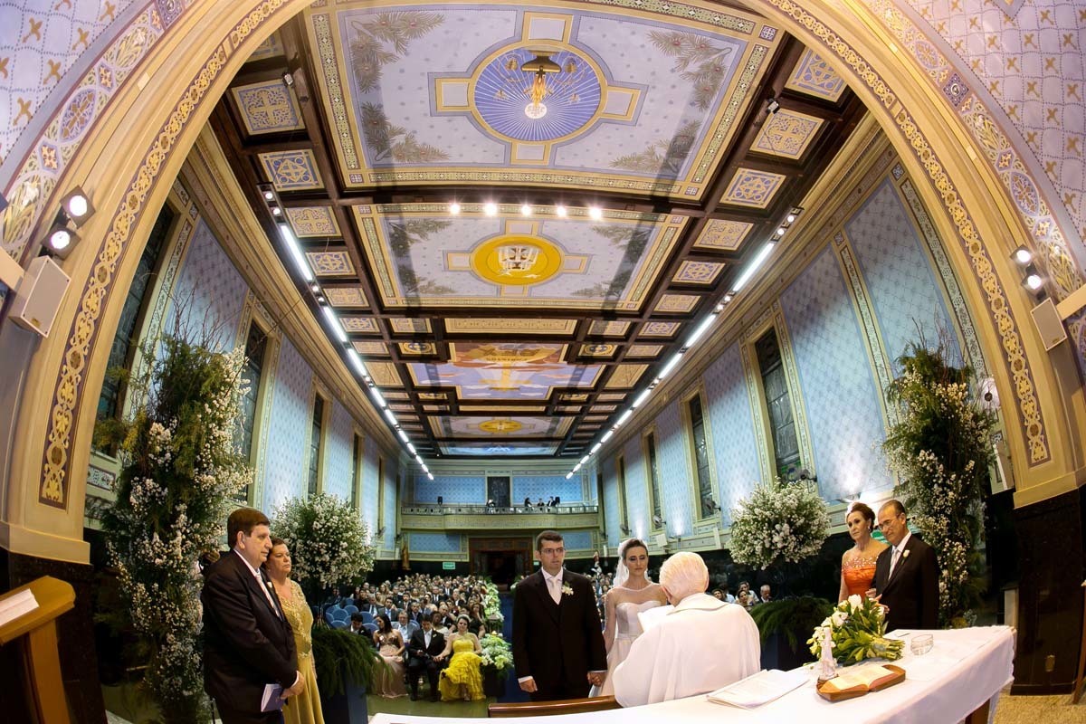 grande angular do casamento da Fabíola e Miguel em Batatais SP. Capela do colégio São José Claretiano em Batatais SP