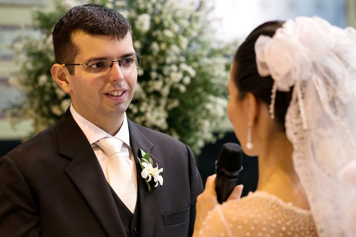 Troca de olhares, Casamento de Fabíola e Miguel Capela do colégio São José Claretiano em Batatais SP