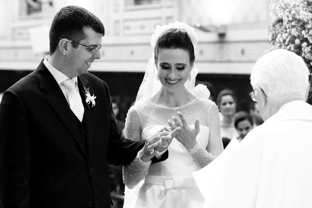 noivos no casamento em Batatais na Capela do colégio São José Claretiano em Batatais SP
