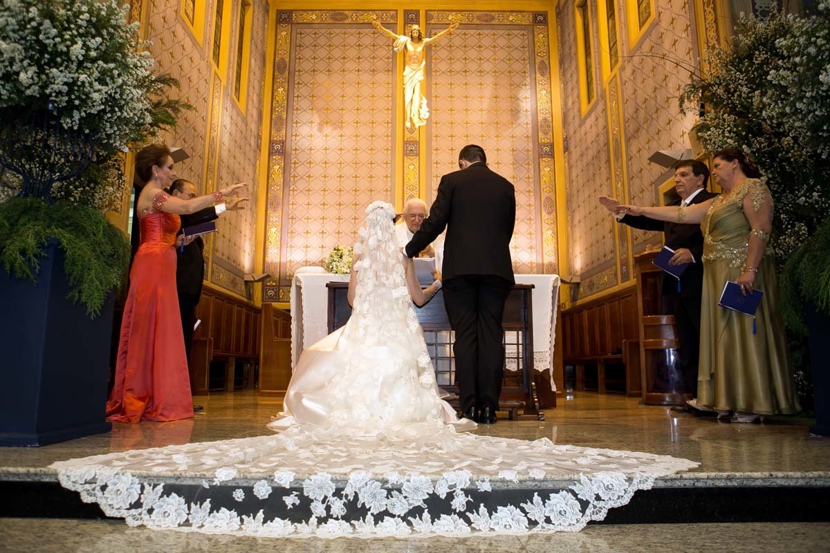 benção no casamento de Fabíola e Miguel, igreja Claretiano em Batatais