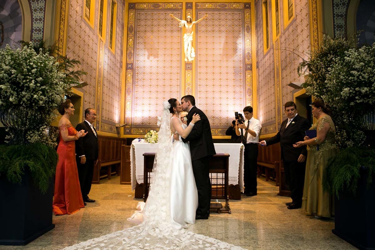 beijos,Capela do colégio São José Claretiano em Batatais SP. Fotógrafo de Casamento SP Leandro Frin 