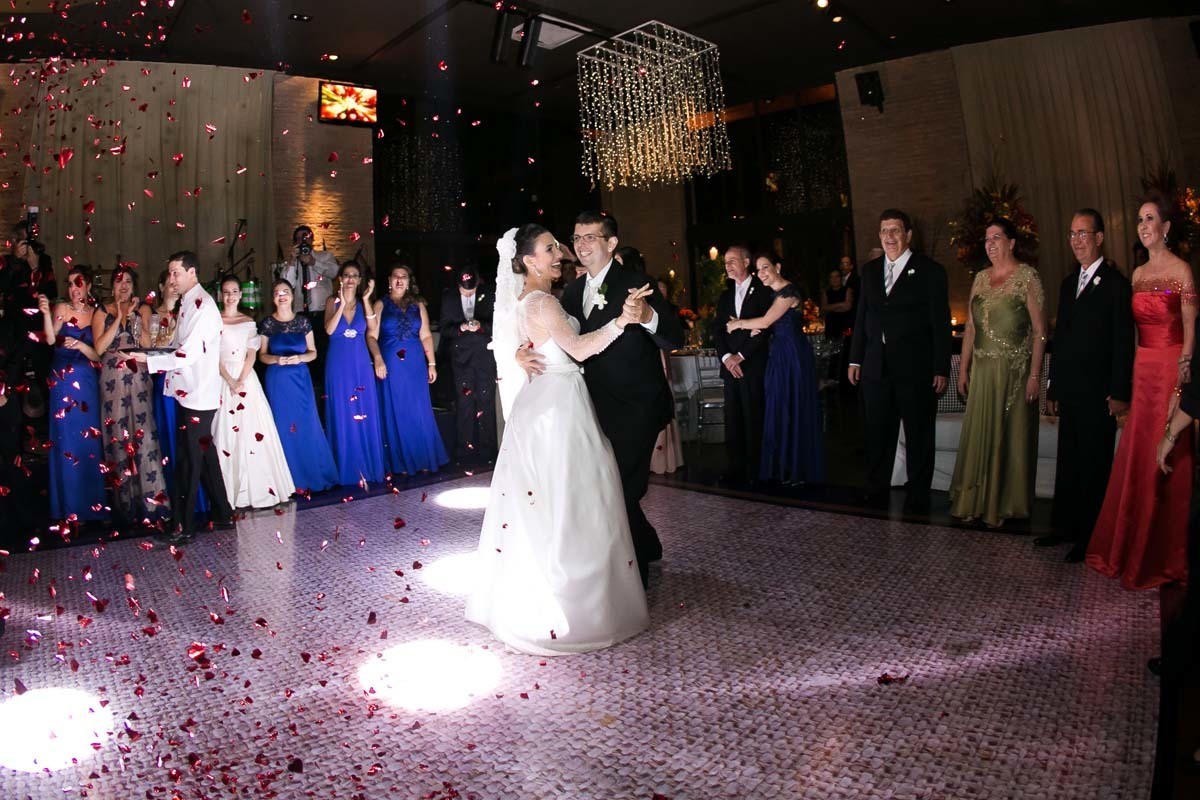 valsa na Villa Casuarina em Batatais, casamento de Fabíola e Miguel