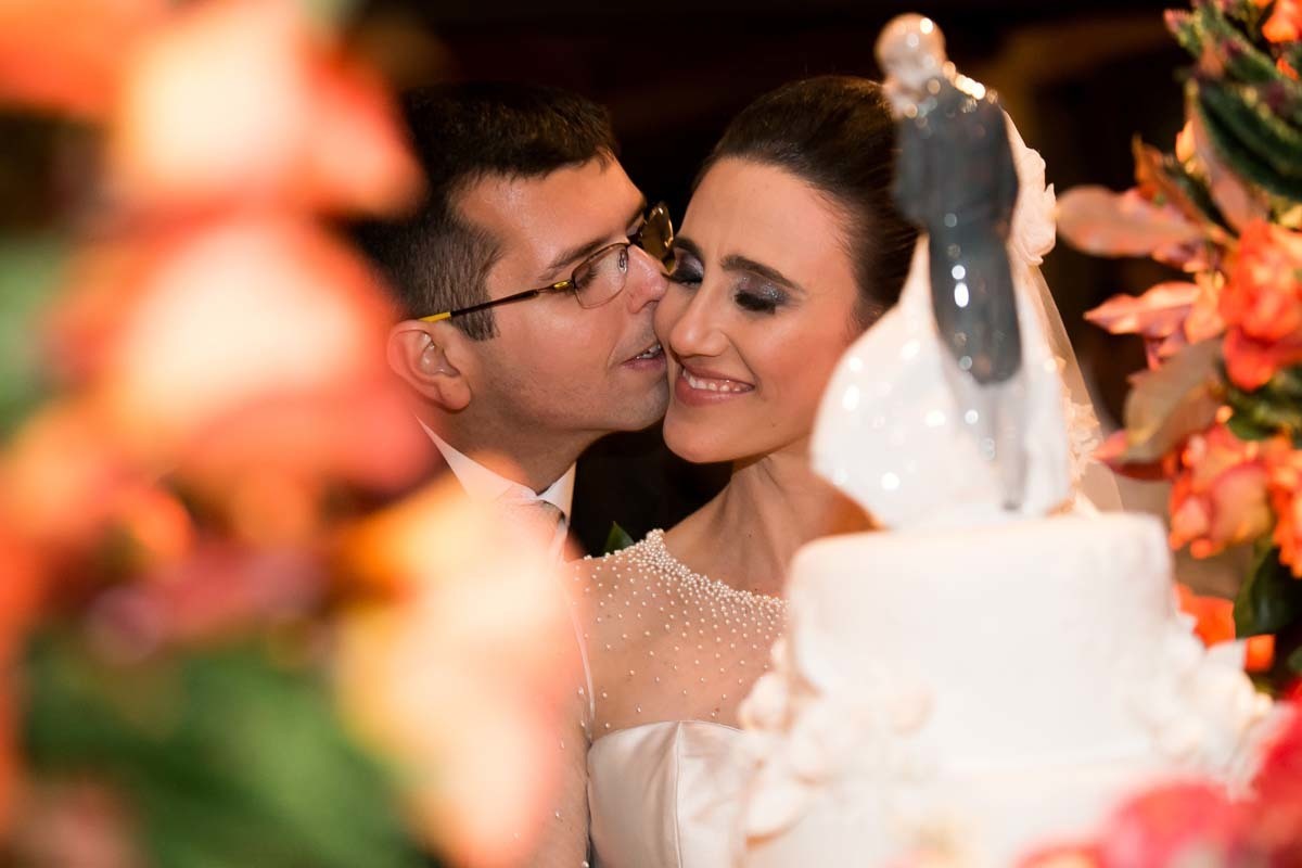 detalhes no corte do bolo, fotógrafo de casamento Leandro Frin Villa Casuarina Batatais SP